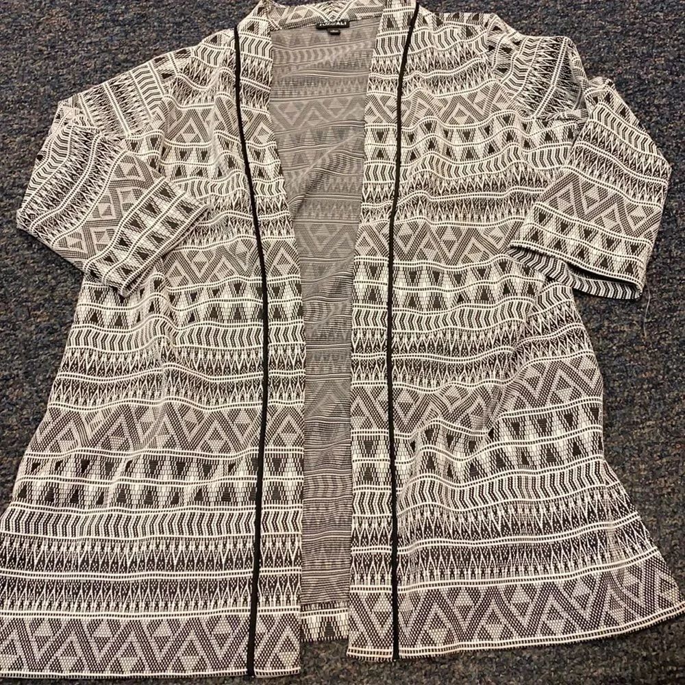 Fox & Ali Black and white Tribal open cardigan L
